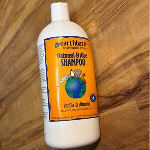 EarthBath Oatmeal & Aloe Dog Shampoo, Vanilla & Almond Fragrance 32 Oz